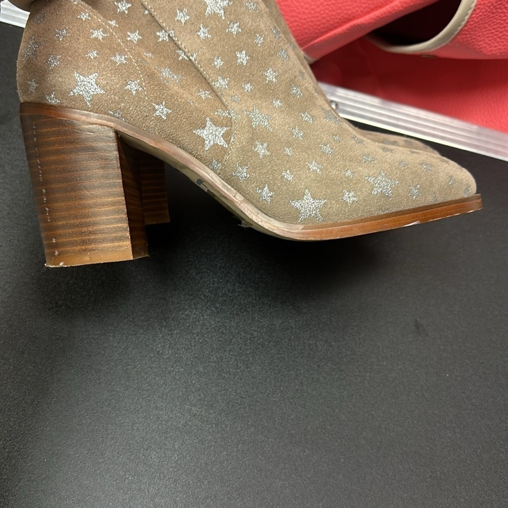 Steve Madden Suade tan / silver star zip ankle booties with pointed toe size 8 - Picture 5 of 12